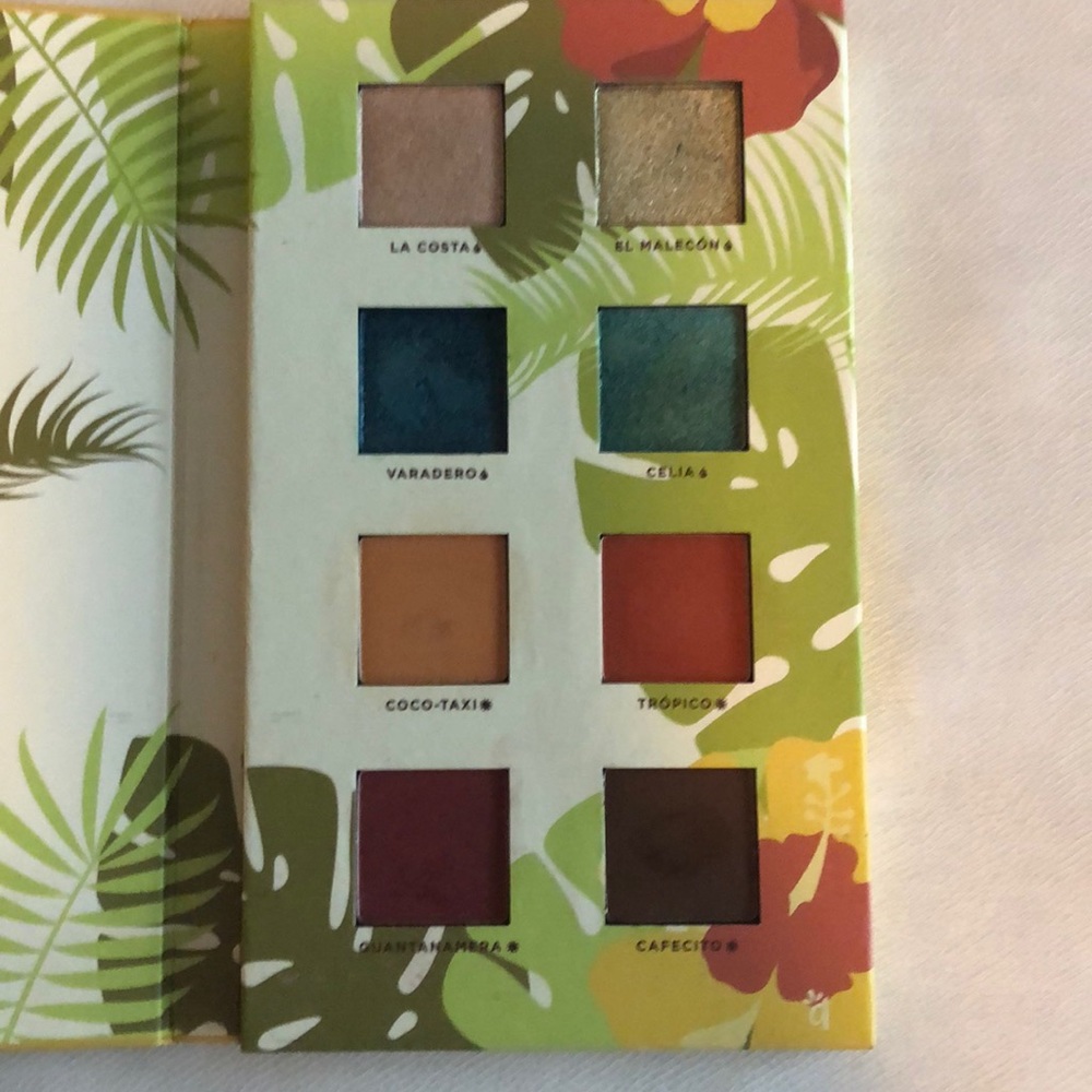 Alamar Reina Del Caribe eyeshadow palette